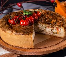 Киш с куриной грудкой и каперсами