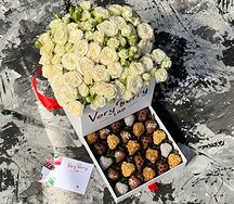 Шкатулка с белыми кустовыми розами