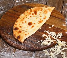 Лепешка с сыром сулугуни