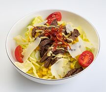 Фирменный салат Moulin c мраморной говядиной