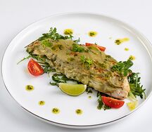 Сибас под соусом песто