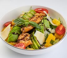 Салат с креветками и авокадо