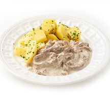 Бефстроганов с картофелем