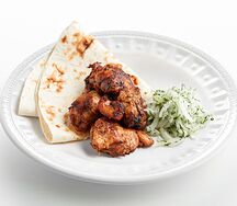 Шашлык с томатным соусом и лавашом