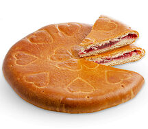 Сладкий пирог с клубникой