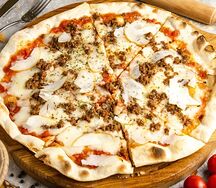 Пицца Скаморца с домашней итальянской колбасой