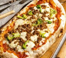 Римская пицца Сальсичча и брокколи