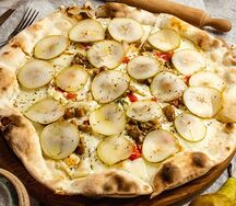Пицца Горгондзола и груша