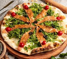 Пицца Карпаччо с лососем и рукколой