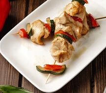 Шашлычки из курицы и овощей