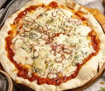 Пицца Горгондзола и лук