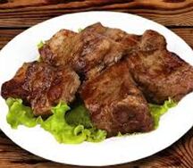 Шашлык из свиной шеи с луком и зеленью
