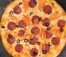 Пицца с салями