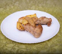 Куриные крылышки в соусе барбекю с картофелем