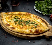 Пиде с сыром и яйцом