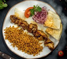 Шашлык куриный с гарниром