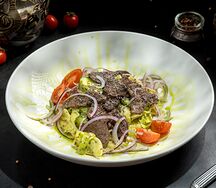 Теплый салат с телятиной