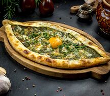 Пиде с овощами и яйцом