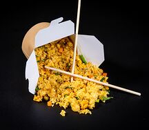 Жареный рис с овощами