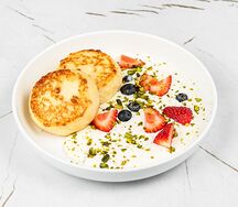 Сырники с кремом и свежей ягодой	