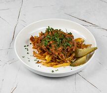 Говядина бефстроганов с жареным картофелем