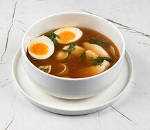 Куриный бульон с перепелиным яйцом	