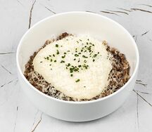 Каша гречневая с телячьими щечками и пармезаном