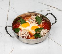 Шакшука с пастрами из индейки