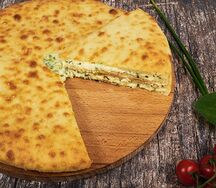 Пирог с сыром и зеленым луком