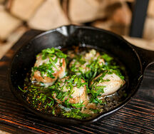 Морские гребешки с чесноком и петрушкой