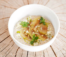 Сырная каша с томленой грушей