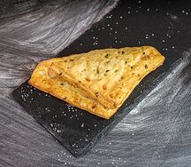 Треугольник Фитнес с брынзой и зеленью
