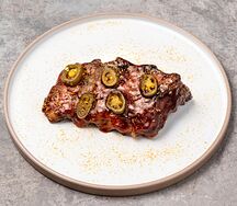 Свиные ребра в соусе барбекю с халапеньо