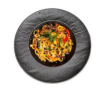 Удон с говядиной в кисло-сладко-остром соусе