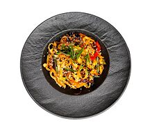 Удон с говядиной в кисло-сладком соусе