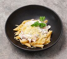 Пенне с ветчиной и грибами