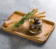 Ассорти оливок и маслин