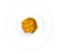 Яблоко запеченое с творогом и карамельным соусом