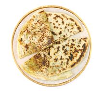 Восточная лепешка с сыром и зеленью