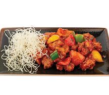 Курица с овощами и мёдом в соусе из свежих томатов