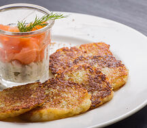 Драники с лососем и сливочным сыром