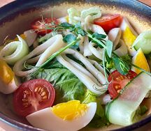 Салат с кальмаром