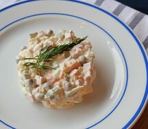Оливье по-городскому с колбасой