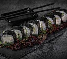 Сливочный ролл с огурцом