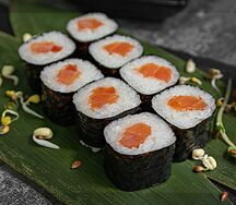 Ролл с лососем