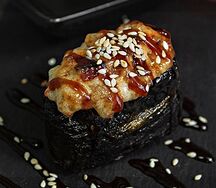 Запеченный гункан с угрем