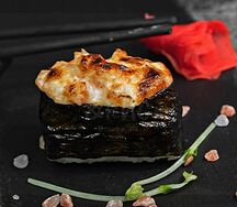 Запеченный гункан с креветкой