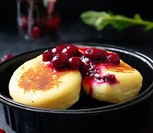 Сырники с вишневой начинкой