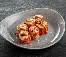 Запеченный ролл с крабом и моцареллой