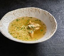 Прозрачный куриный суп